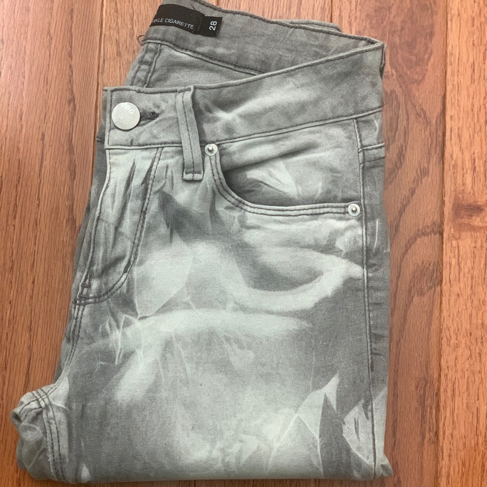 What:Skinny Jeans
Brand:Urban Outfitters  
Size:28